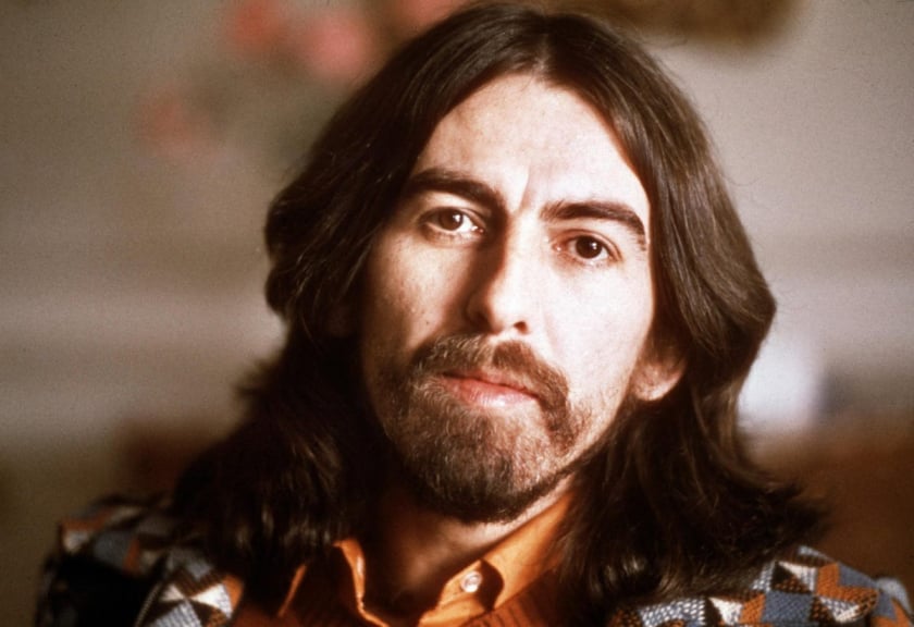 George Harrison là một nghệ sĩ nổi tiếng và là tay guitar chính của ban nhạc The Beatles.
