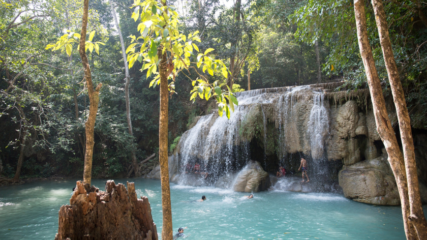 Thác nước 7 tầng Erawan nổi tiếng là 1 trong những thác nước đẹp nhất châu Á, cũng là thắng cảnh hấp dẫn nhất trong Công viên Quốc gia Erawan rộng 550 km2 ở tỉnh Kanchanaburi.