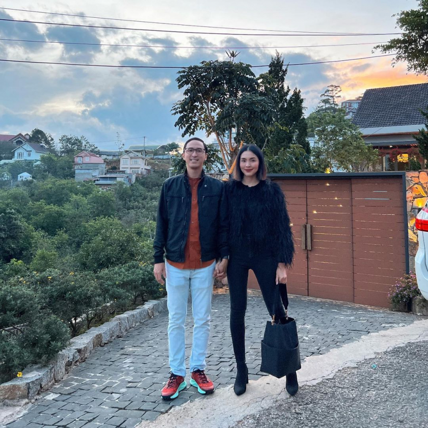 Vợ chồng Tăng Thanh Hà trong chuyến đi Đà Lạt tuần qua (Ảnh: IG NV)