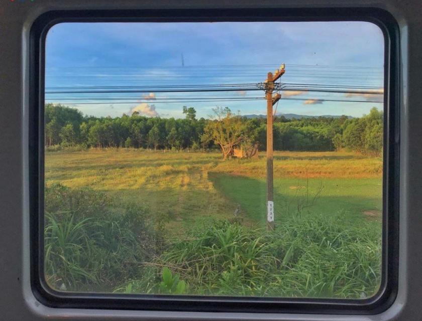 Phong cảnh Quảng Bình qua khung cửa tàu hỏa
