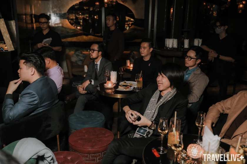 Sau thời gian dài hoạt động cầm chừng, các quán bar tại Hà Nội đã trở lại với nhiều hoạt động mới, đáp ứng xu hướng nightlife của giới trẻ (Ảnh: The Black Sheep - Cocktail Theatre)