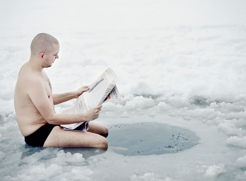 Bơi mùa đông (bơi trong hố băng) - một hoạt động ngoài trời truyền thống của người Phần Lan nhằm nâng cao sức khỏe.