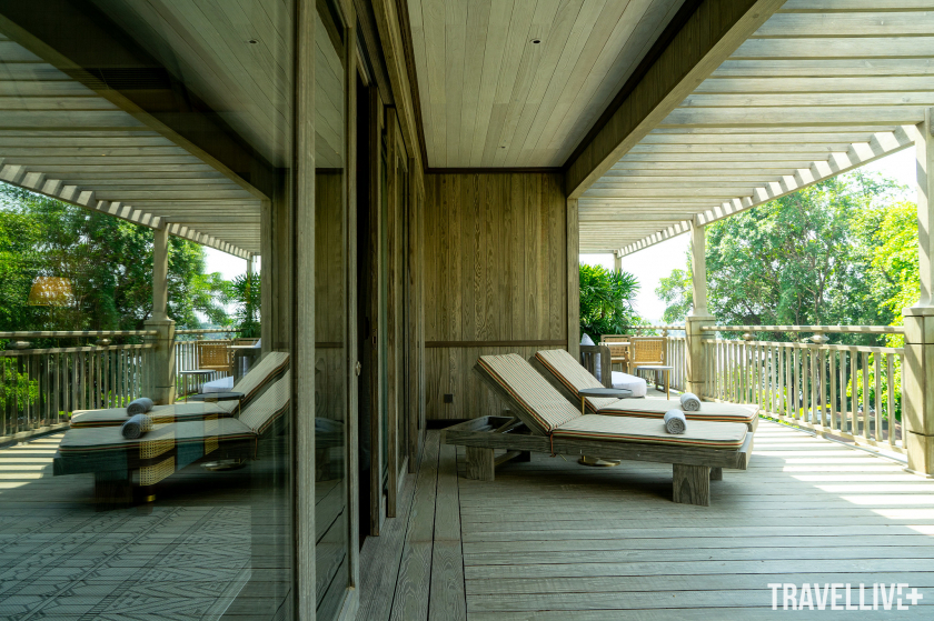 Điểm nổi bật trong thiết kế của An Lâm là sử dụng sàn gỗ mộc mạc và nội thất mang đậm “hơi thở” Zen; phòng nghỉ có cửa sổ lớn thoáng mát, tối ưu hóa việc sử dụng năng lượng tự nhiên.