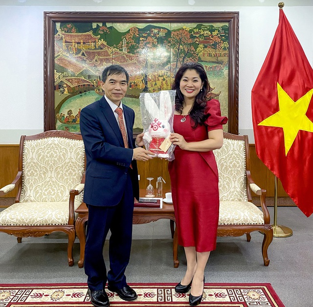 Tham tán Văn hóa Đại sứ quán Trung Quốc tại Việt Nam Bành Thế Đoàn thông báo: Chính phủ Trung Quốc đã quyết định đưa Việt Nam vào danh sách thí điểm mở cửa du lịch theo đoàn đợt II (từ 15/3/2023) - Ảnh: Tổng cục Du lịch