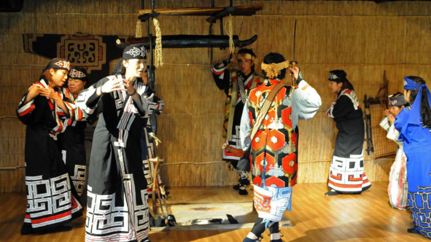 Làng thổ dân Ainu với di sản văn hóa truyền thống là một điểm đến cuốn hút du khách trên đảo Hokkaido, Nhật Bản. (Ành: CNN)