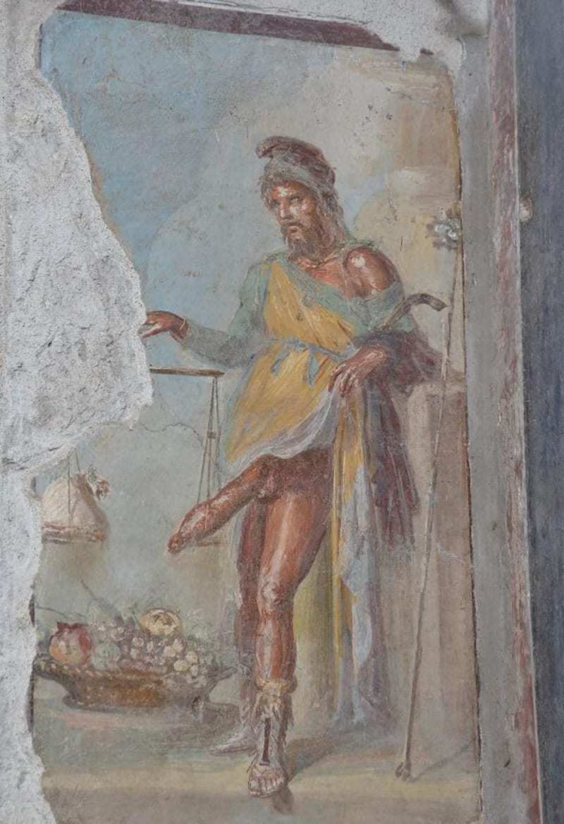Fresco (bích họa) khiến các nhà khảo cổ khá “sốc”, là bức mô tả cảnh Thần Sinh sản Priapus đang cân Phallus “cực khủng” của mình. (Ảnh: Ancient History Encyclopaedia)