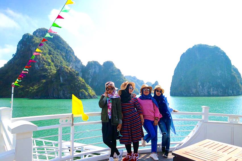Oriental Sails hân hạnh mang đến các ưu đãi hấp dẫn và đa dạng để tất cả du khách Việt đều có cơ hội tận hưởng một chuyến hải trình tuyệt vời trên vịnh Hạ Long.