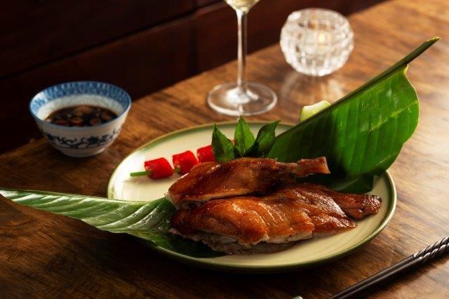 Không chỉ được thể hiện ở kiến trúc, những nét đẹp đương đại và các giá trị văn hóa riêng của Việt Nam cũng có thể dễ dàng tìm thấy ở ẩm thực của nhà hàng