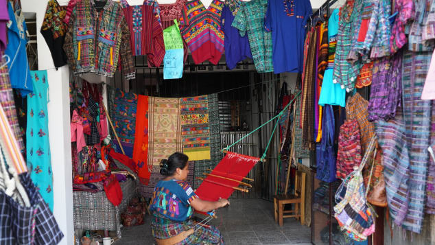 Các sản phẩm dệt truyền thống là một trong nhiều sản phẩm thủ công mỹ nghệ ở Antigua.