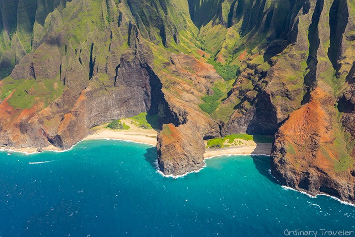 Mười lăm dặm bờ biển Nā Pali, ở phía tây bắc của đảo Kauai chính là nơi diễn ra phân cảnh bốn chiếc xe tải hạng nặng móc đuôi nhau hạ gục chiếc trực thăng trên con đường vách đá quanh co. Đây được đánh giá là màn hành động ấn tượng nhất nhì bộ phim. 