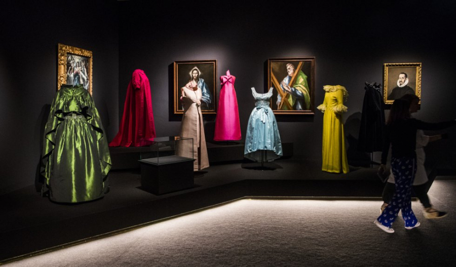 Một vài bộ trang phục của Balenciaga lấy cảm hứng từ tranh nghệ thuật được trưng bày ở bảo tàng Thyssen