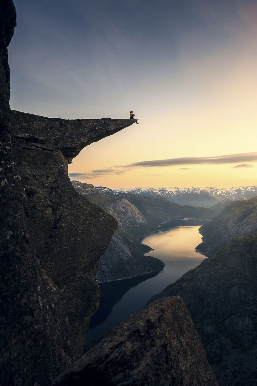 Ảnh chụp tại hẻm núi Norway của tác giả  Guilherme Gomes de Mesquita.