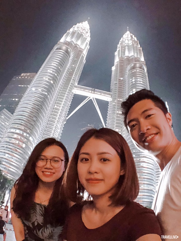 Một góc chụp quen thuộc của bất kỳ du khách nào từng đặt chân đến tháp đôi ở Kuala Lumpur