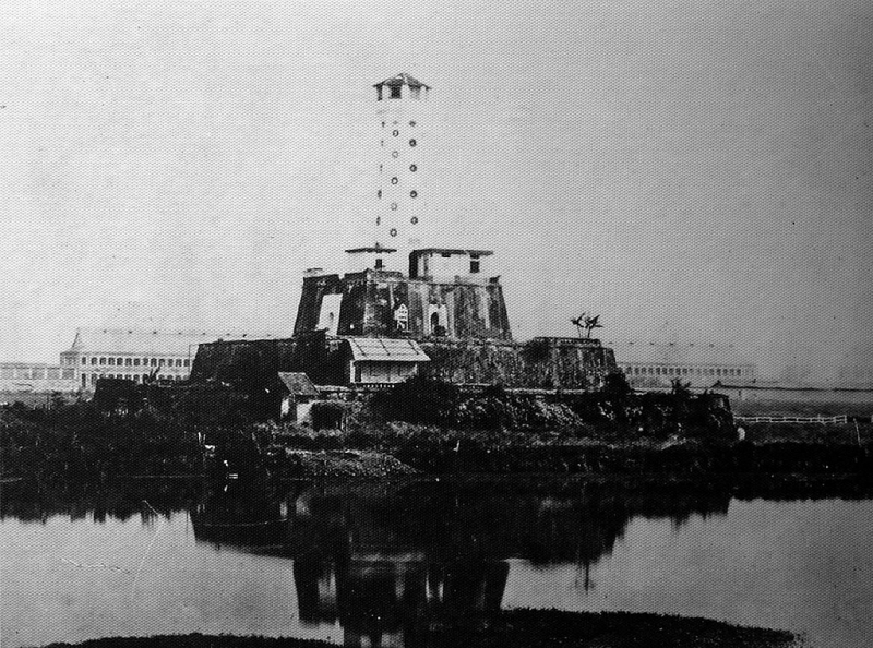 Kỳ đài biến thành tháp canh của quân Pháp, cuối thế kỷ 19.