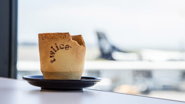 Cốc cà phê ăn được sử dụng trên các chuyến bay của Air New Zealand.