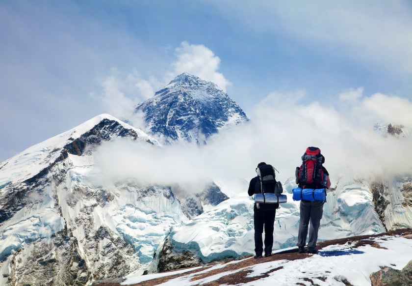 Du khách leo núi tại Nepal. Ảnh: Shutterstock