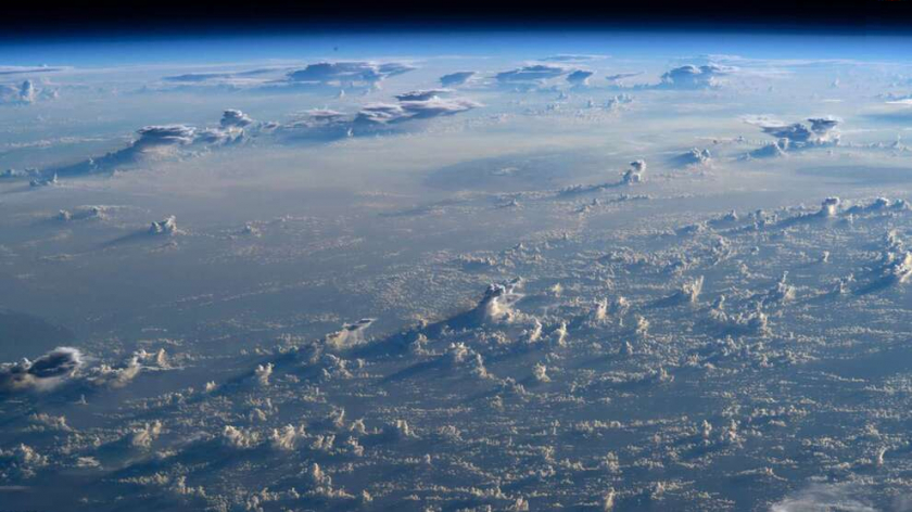 Các đám mây hình thành trên Thái Bình Dương, được quan sát bởi một phi hành gia trên ISS 