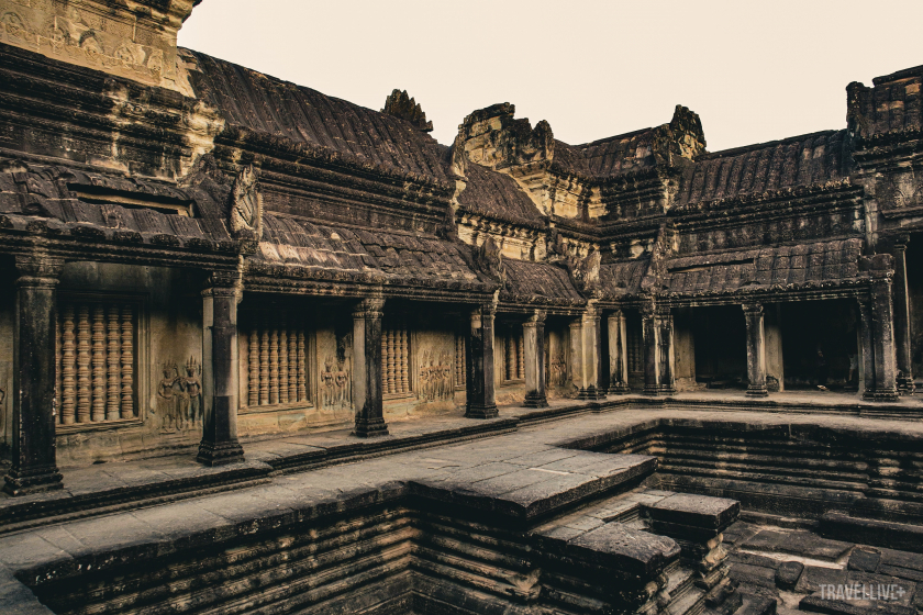 Angkor Wat trong ánh nắng nhẹ buổi sáng đầu xuân