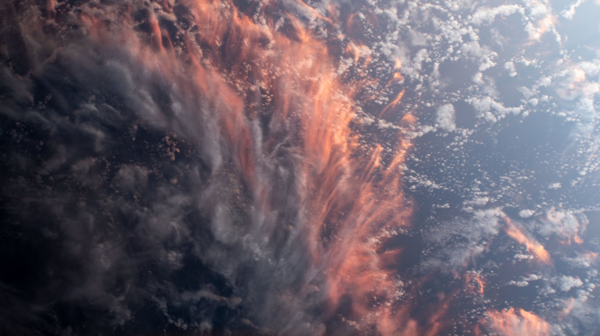 Những đám mây đón ánh sáng mặt trời phía trên nam Ấn Độ Dương