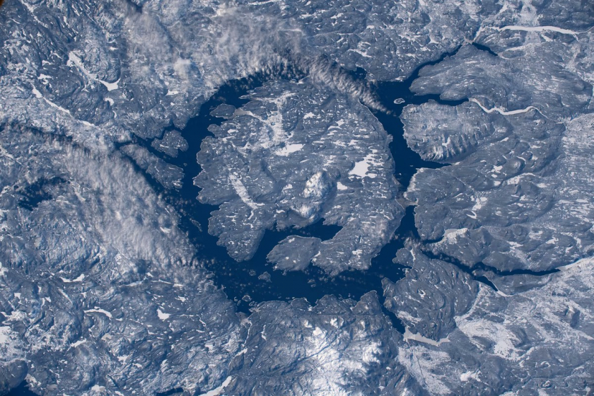 Hồ chứa và Miệng núi lửa Manicouagan, chủ yếu nằm ở Khu đô thị Hạt Vùng Manicouagan ở Quebec, Canada