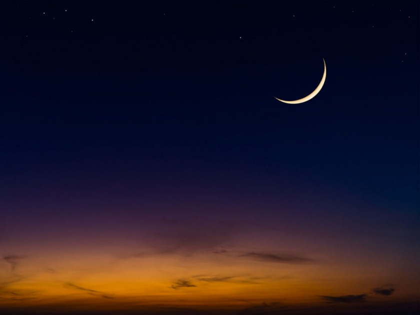 Hình ảnh mặt trăng được ghi lại tại Ả rập Xê út. Các chuyên gia và học giả tôn giáo phải quan sát một số hiện tượng nhất định liên quan đến sự xuất hiện và chu kỳ của mặt trăng, do đó có thể thay đổi ngày bắt đầu của tháng ăn chay. Ảnh: Timeoutriyadh