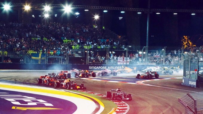 Một trong những sự kiện lớn được hưởng lợi từ việc đảo quốc gỡ bỏ các biện pháp quản lý an toàn là giải đua xe công thức 1 Singapore Grand Prix năm 2022 (Ảnh: Formula1)