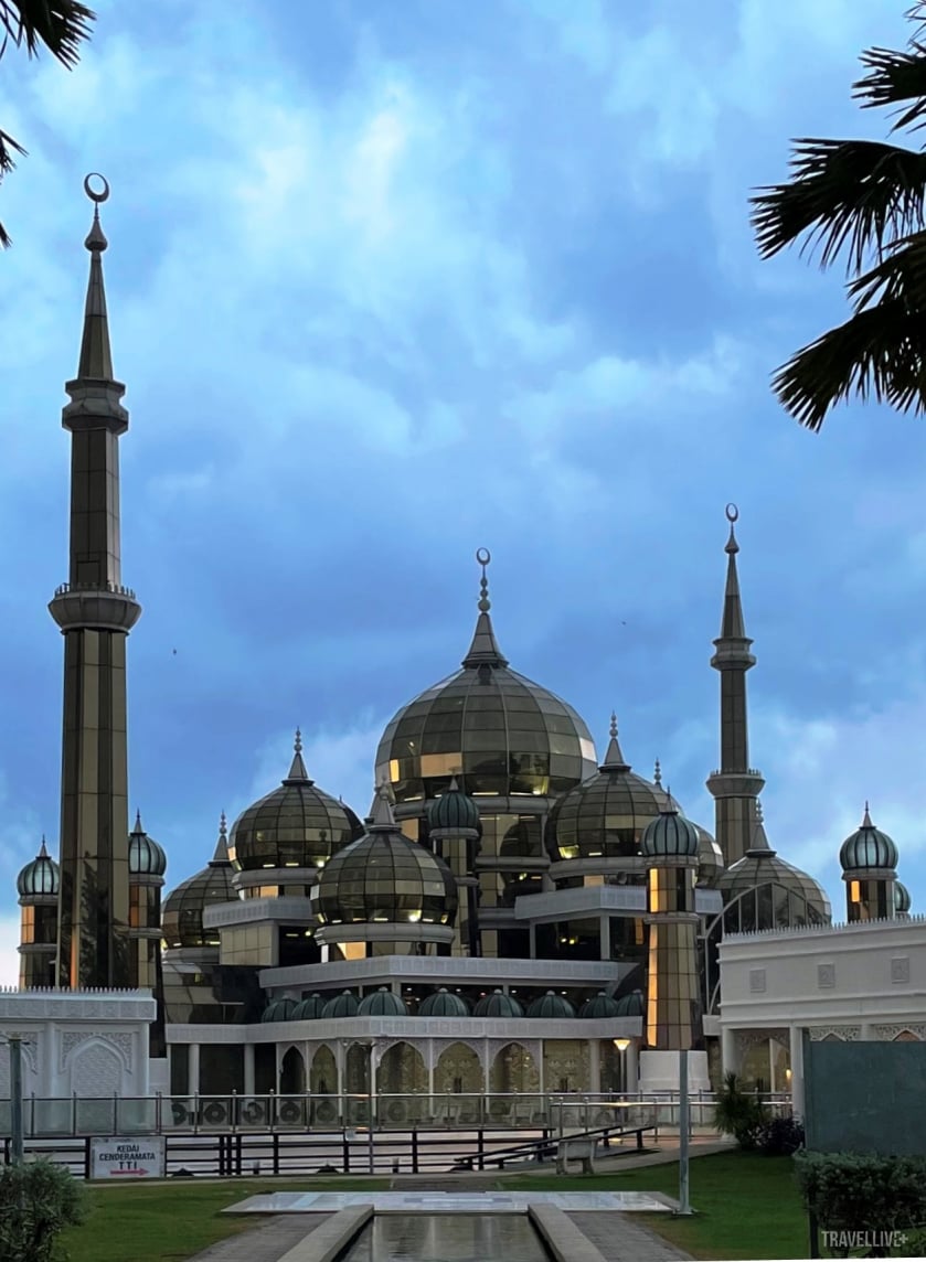 Thánh đường Hồi giáo Crystal (Masjid Kristal) – địa điểm nổi tiếng của thành phố Terengganu.