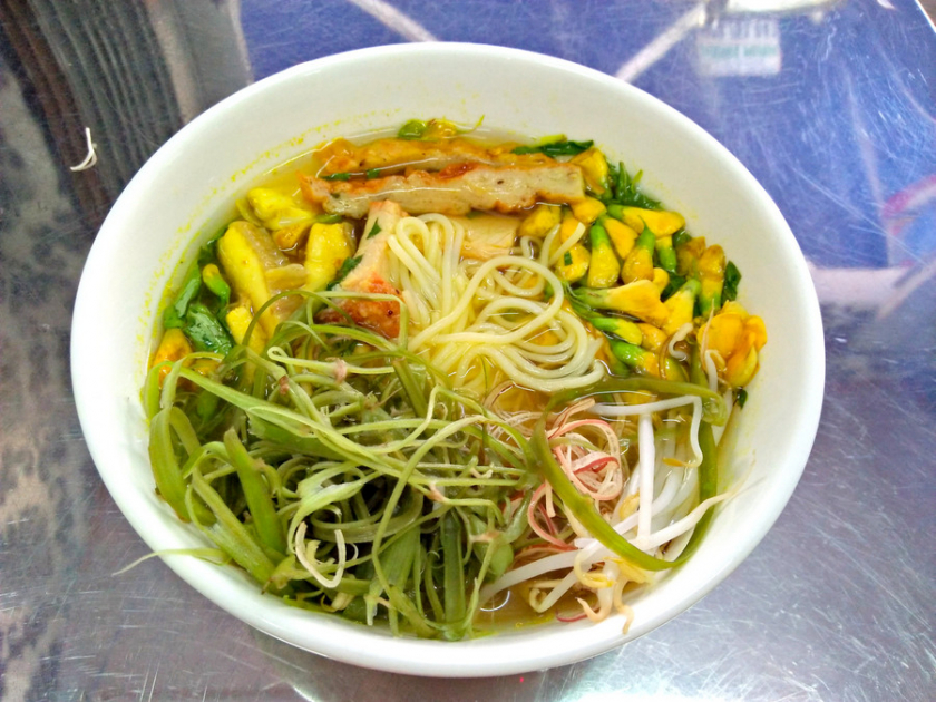 Đồ ăn tại An Giang bị ảnh hưởng rất lớn bởi ẩm thực Campuchia, món bún cá Châu Đốc cũng không phải là ngoại lệ.