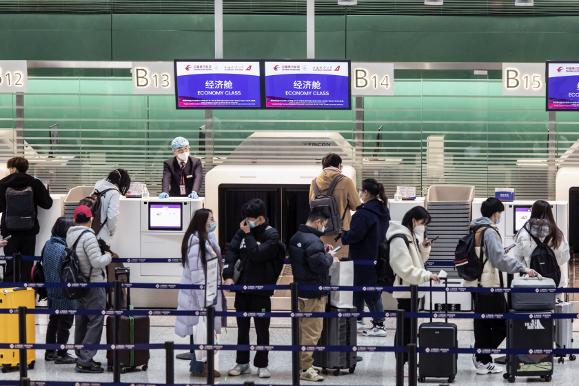 Lượng đơn đặt vé máy bay đi nước ngoài của khách du lịch Trung Quốc tăng chóng mặt.