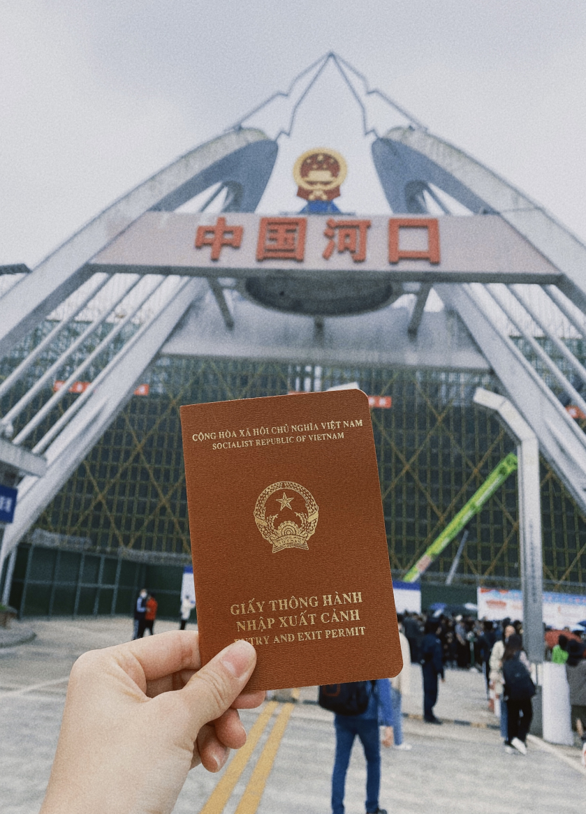 Hiện tại Trung Quốc chưa cấp visa du lịch cho Việt Nam, nên để sang Hà Khẩu du lịch, bạn cần có sổ thông hành