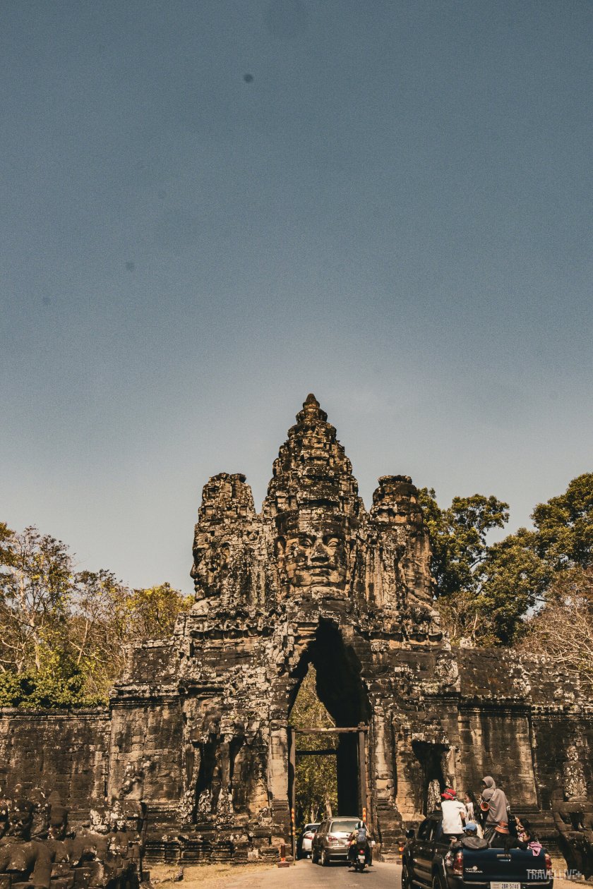 Cổng thành phố Angkor Thom.
