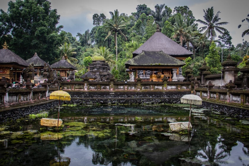 Tirta Empul hiện là một trong những điểm đến hấp dẫn nhất Bali với kiến trúc độc đáo kèm nhiều truyền thuyết huyền bí