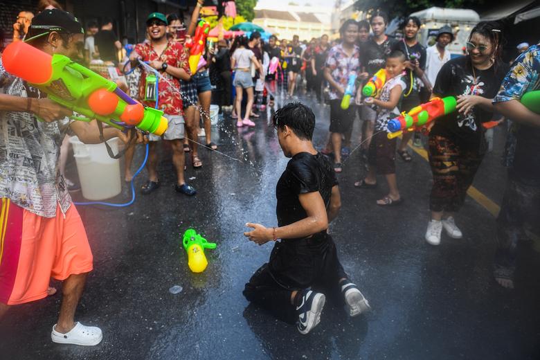 Nhiều người hy vọng các lễ kỷ niệm Songkran, diễn ra trong tháng nóng nhất của Thái Lan, thúc đẩy ngành du lịch trong giai đoạn phục hồi sau Covid-19.