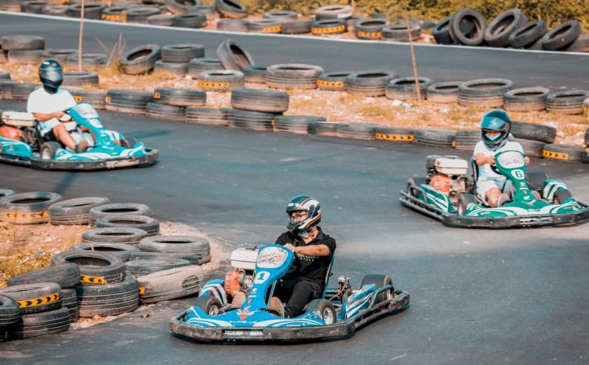 Go Kart  đã trở thành một trong những môn thể thao hấp dẫn đối với các bạn trẻ yêu thích tốc độ