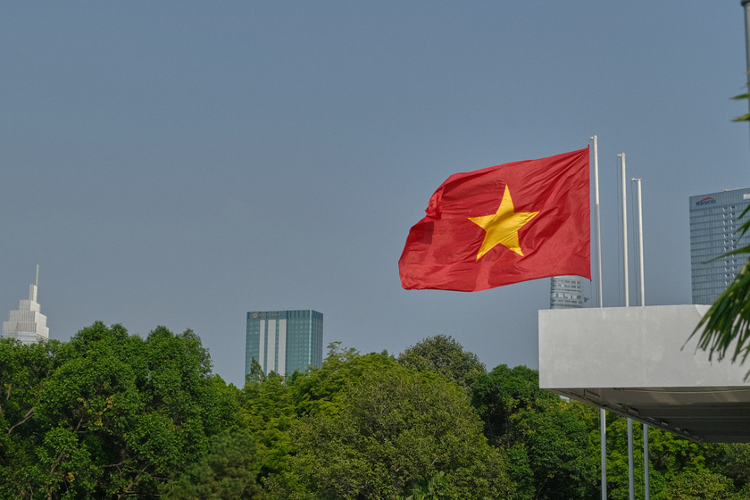 Lá cờ Tổ Quốc tung bay trên nóc Dinh giữa những ngày tháng tư lịch sử