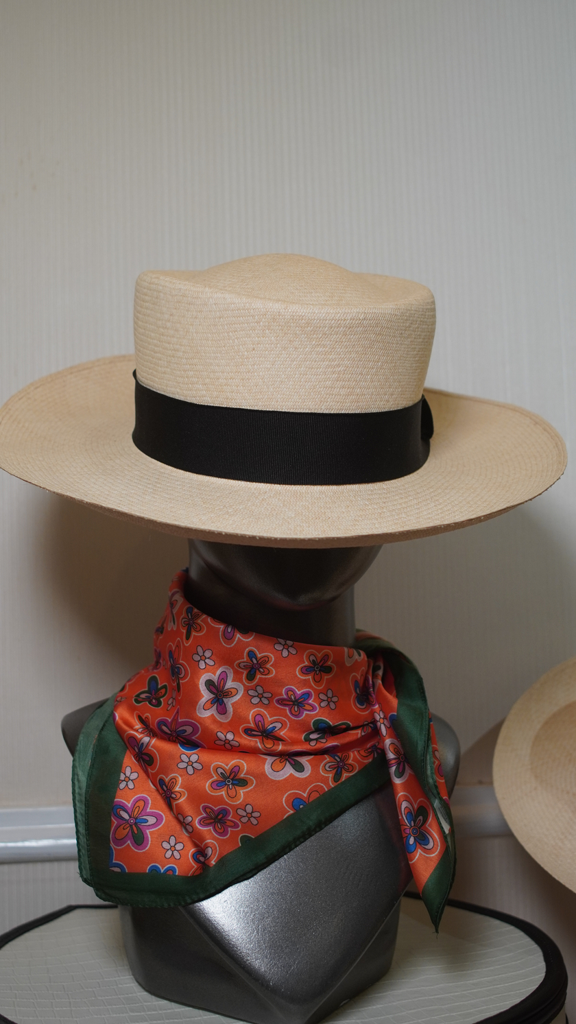 Hiện nay, người ta có thể sử dụng loại nón này như một phụ kiện cho nhiều phong cách ăn mặc khác nhau.