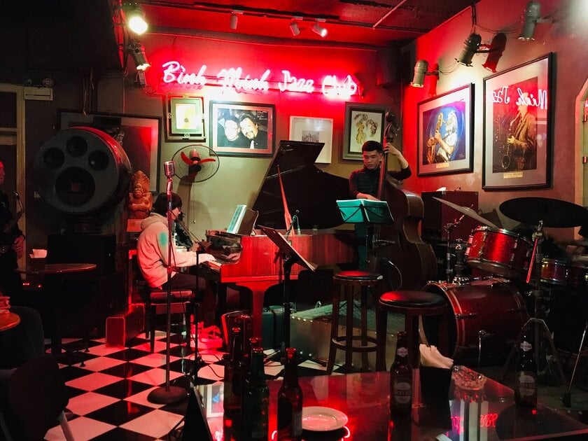 Không gian tại Binh Minh Jazz Club toát lên vẻ ấm cúng