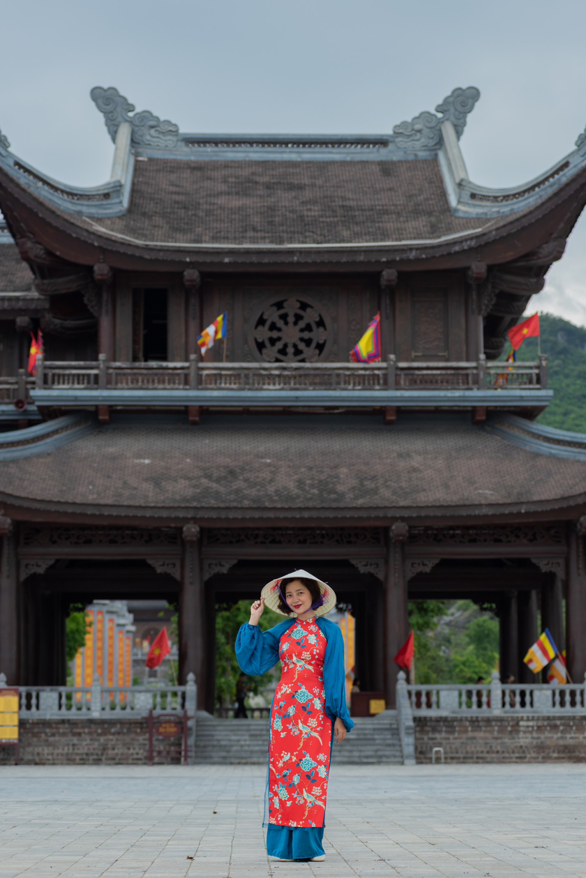 Hoàng Thùy Dương (Dương Dương Blog) mới đây đã có chuyến đi đến chùa Tam Chúc