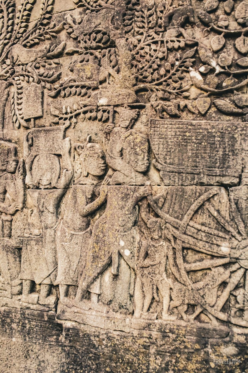 Bên cạnh đó, những bức phù điêu còn khắc họa sinh động nhưng phong tục, lối sống của người Khmer cổ.