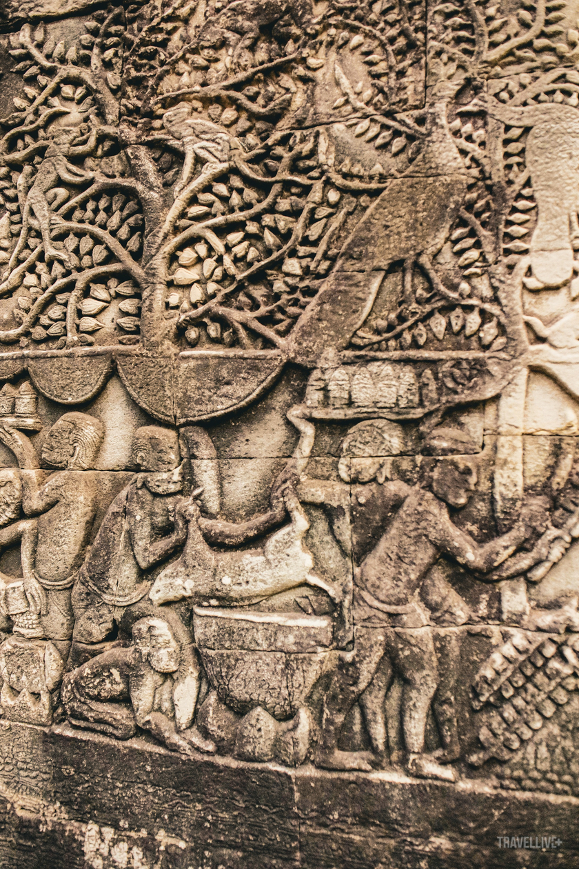 Bên cạnh đó, những bức phù điêu còn khắc họa sinh động nhưng phong tục, lối sống của người Khmer cổ.