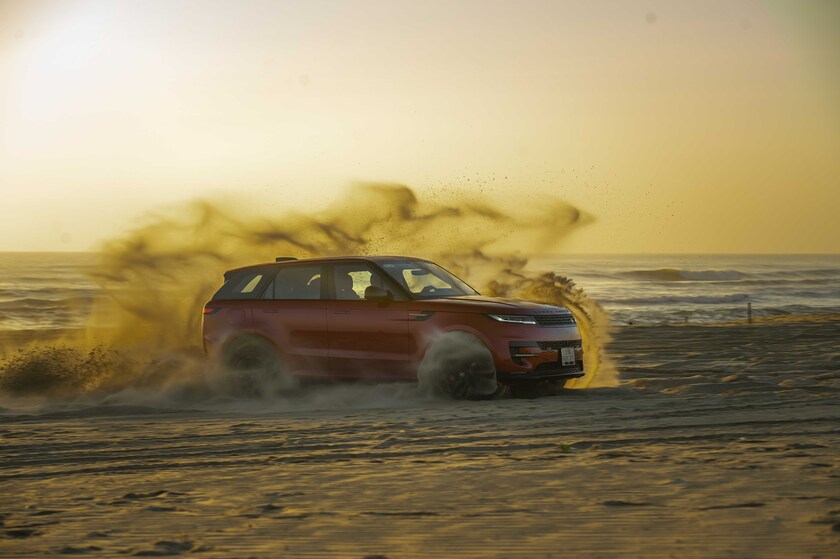 Range Rover làm thay người lái nhiều điều khi offroad trên cát