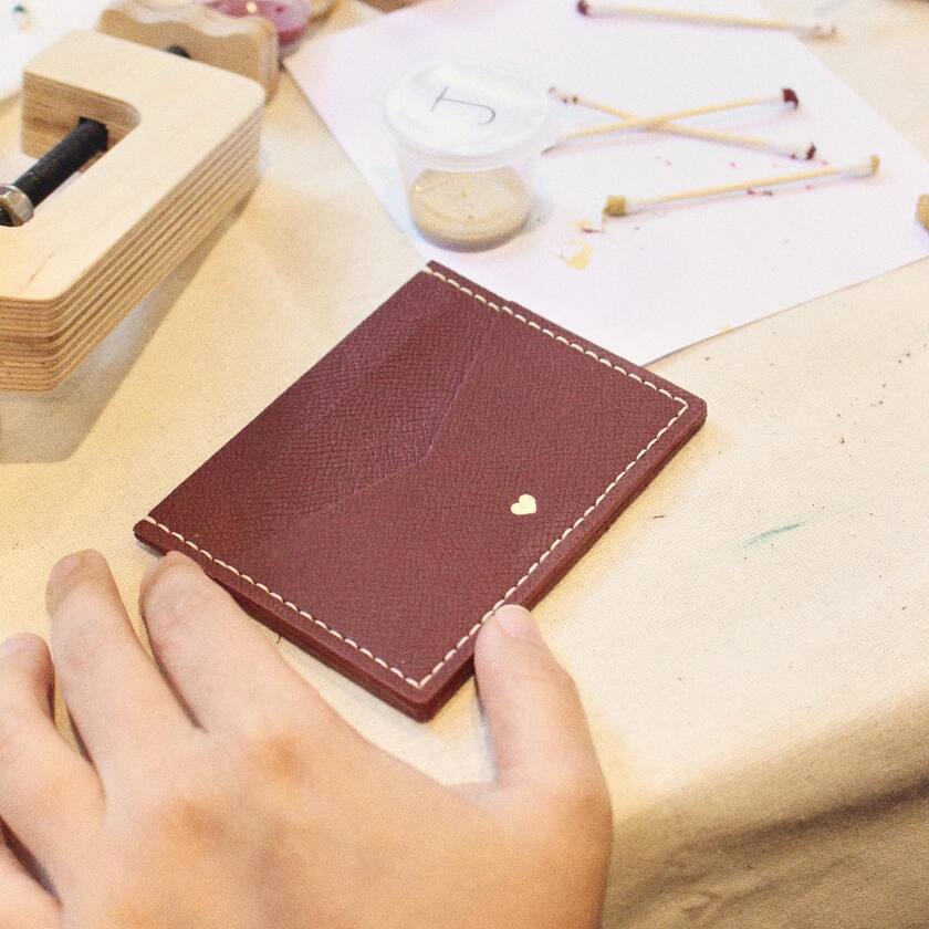 Những chiếc ví xinh xắn tự tay làm ra cũng sẽ là một món quà độc đáo và ý nghĩa để dành tặng bạn bè hay những người thân yêu