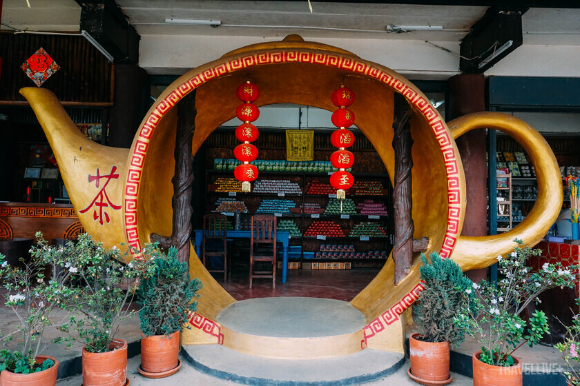 Một tiệm trà tại Ban Rak Thai.