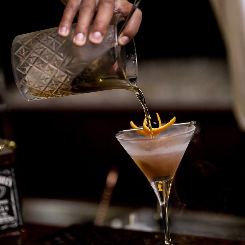 Whiskey là thức uống được ưa chuộng nhất ở đây, tuy nhiên ngoài whiskey ra thì menu của quán khá đang dạng và phong phú cho thực khách lựa chọn