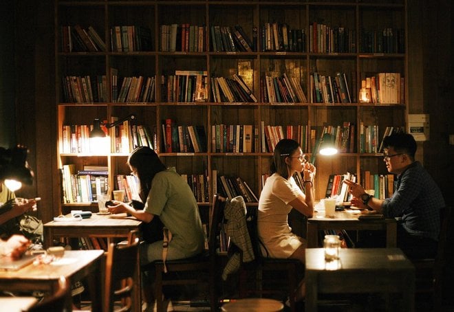 Tranquil Books & Coffee không chỉ là quán cà phê có không gian lãng mạn mà còn là điểm dừng chân yêu thích của các 