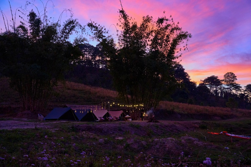 Cắm trại đêm giữa núi rừng Tà Nung
