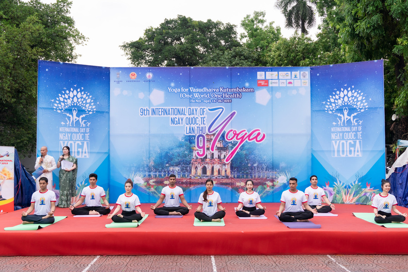 Ngày Quốc tế Yoga lần thứ 9 với chủ đề “một thế giới, một sức khỏe chung”.