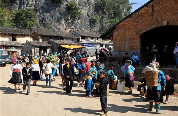 Hàng nghìn du khách đến cao nguyên đá Đồng Văn dịp Tết Nguyên đán