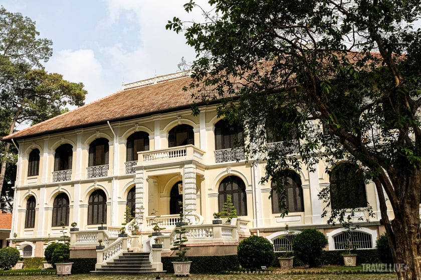 Tòa Tổng Giám mục Sài Gòn, tọa lạc tại Quận 3.