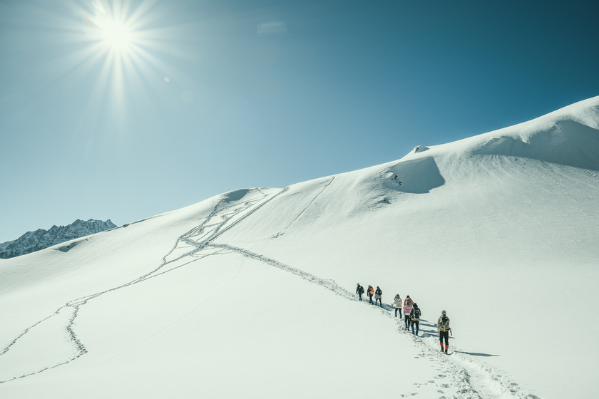 Trekking ở Kuari Pass và Pangarchulla Peak trên những thảm tuyết trải dài vô tận